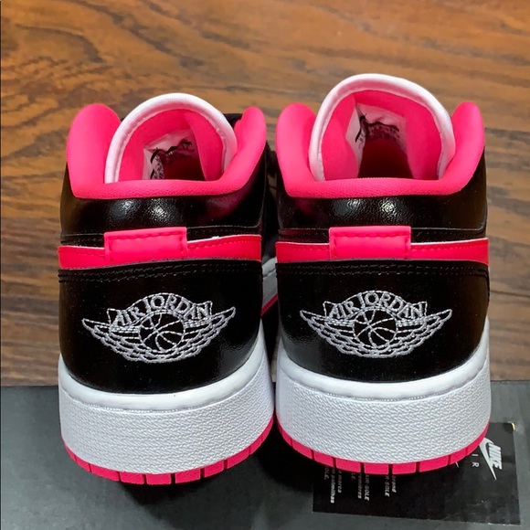 NIKE AIR JORDAN 1 LOW (GS) Black/Hyper Pink-White - Picture 5 of 16
